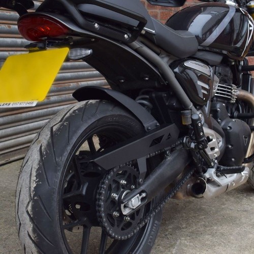 Pyramid Matte Black Hugger Triumph Speed 400 2024-2025 - Picture 4 of 5