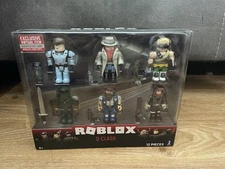 Roblox Q-Clash 6 Figures, Unopened Box Set, 12 Pieces Brand New In Box Free Ship