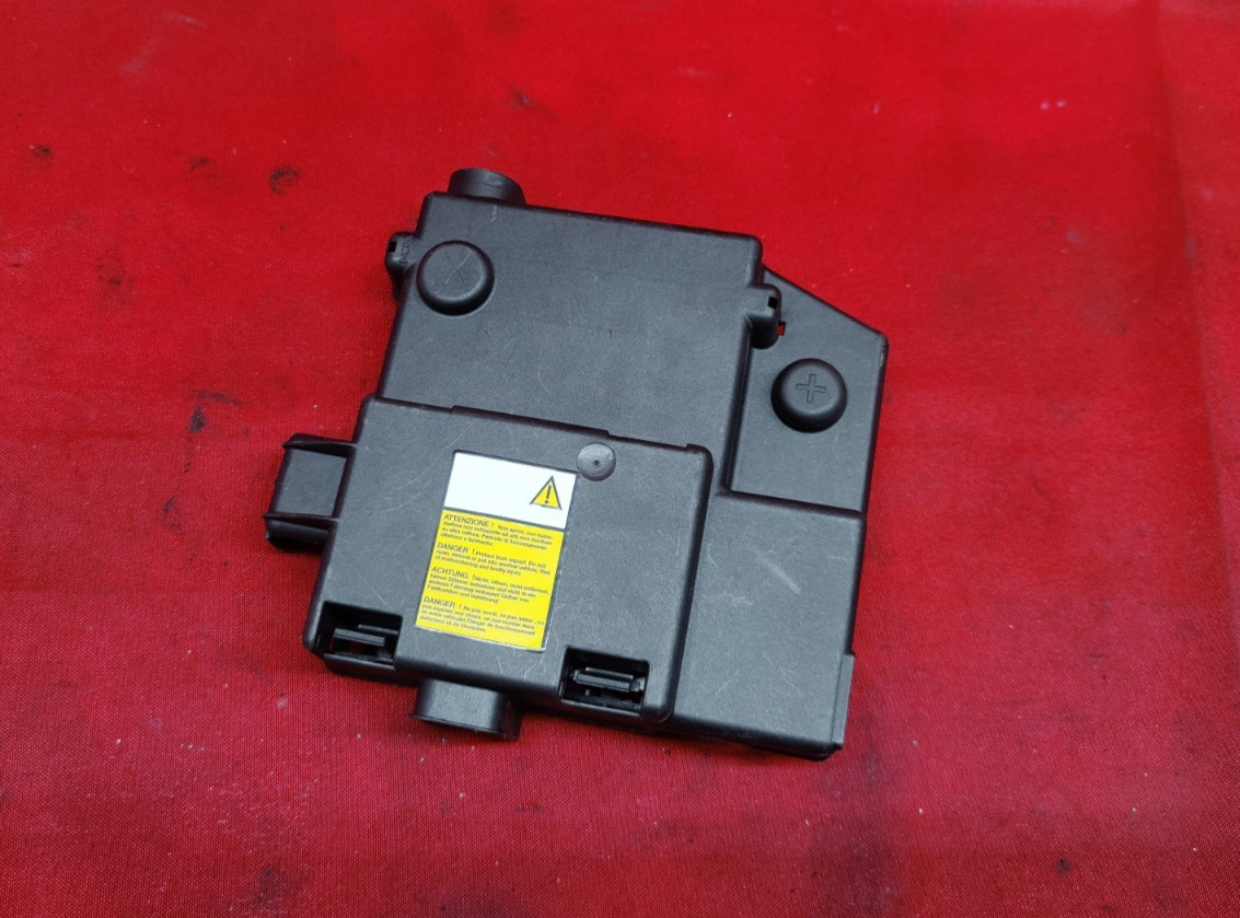 MASERATI GHIBLI TRUNK REAR FUSE JUNCTION DISTRIBUTION RELAY BOX BATTERY TERMINAL