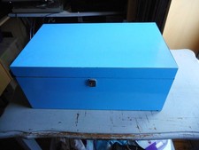 Boîte en bois recouverte de Formica bleu et rouge grand modèle en tres bon etat