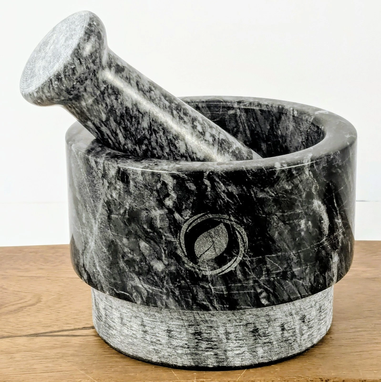 Laevo Mortar and Pestle Large Set Black Granite Stone Spice Grinder 2.1 Cup