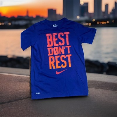 Nike Dri-FIT t-shirt featuring the slogan ''BEST DON'T REST'' Size Large Knicks