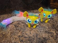 Lil Gleemerz Sungleem Yellow Talking Lemur Figure Light Up Tail Sounds 2 Pack