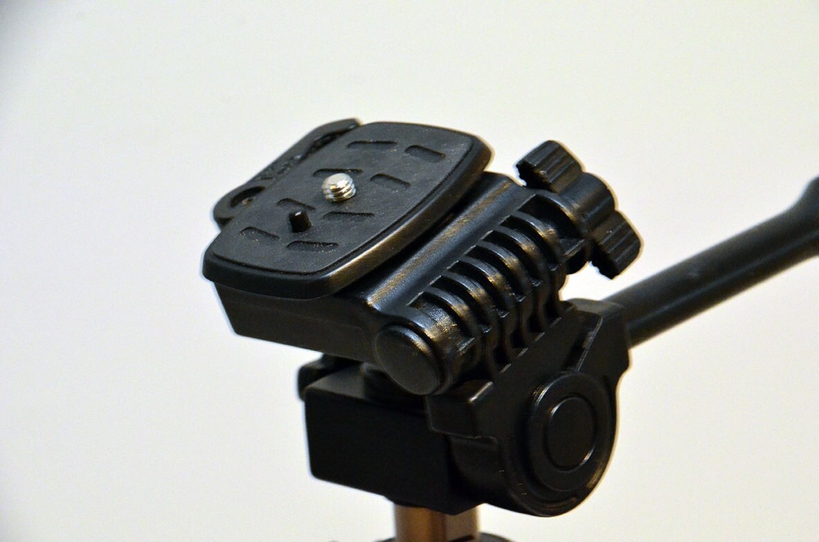 Quick Release Plate for Vivitar VPT120SE, VPT240SE, VPT360SE Tripods