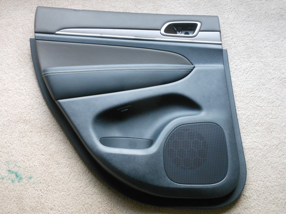 2017 2018 2019 2020 2021 2022 Jeep Grand Cherokee door panel