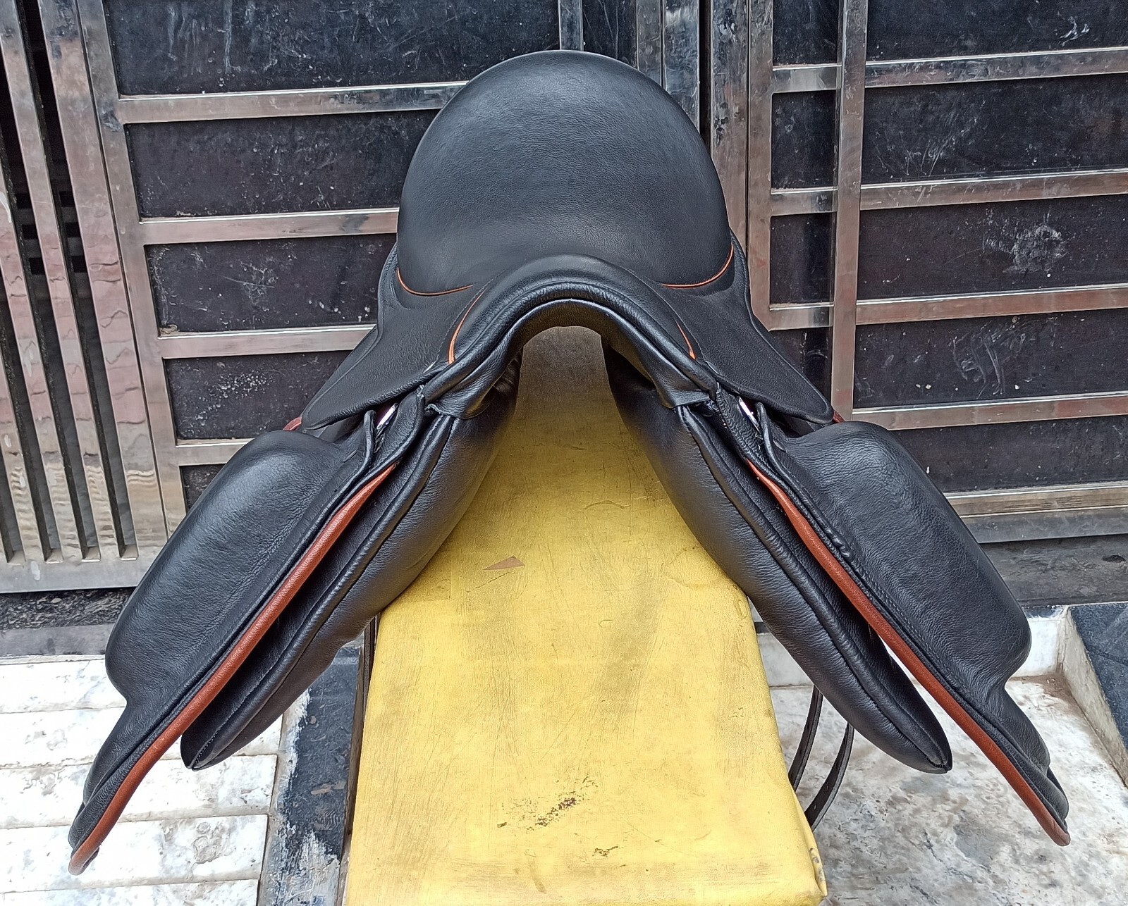 Leather Dressage Monoflap Saddle Brand New Adjustable Gullets, Size 17" to 18"