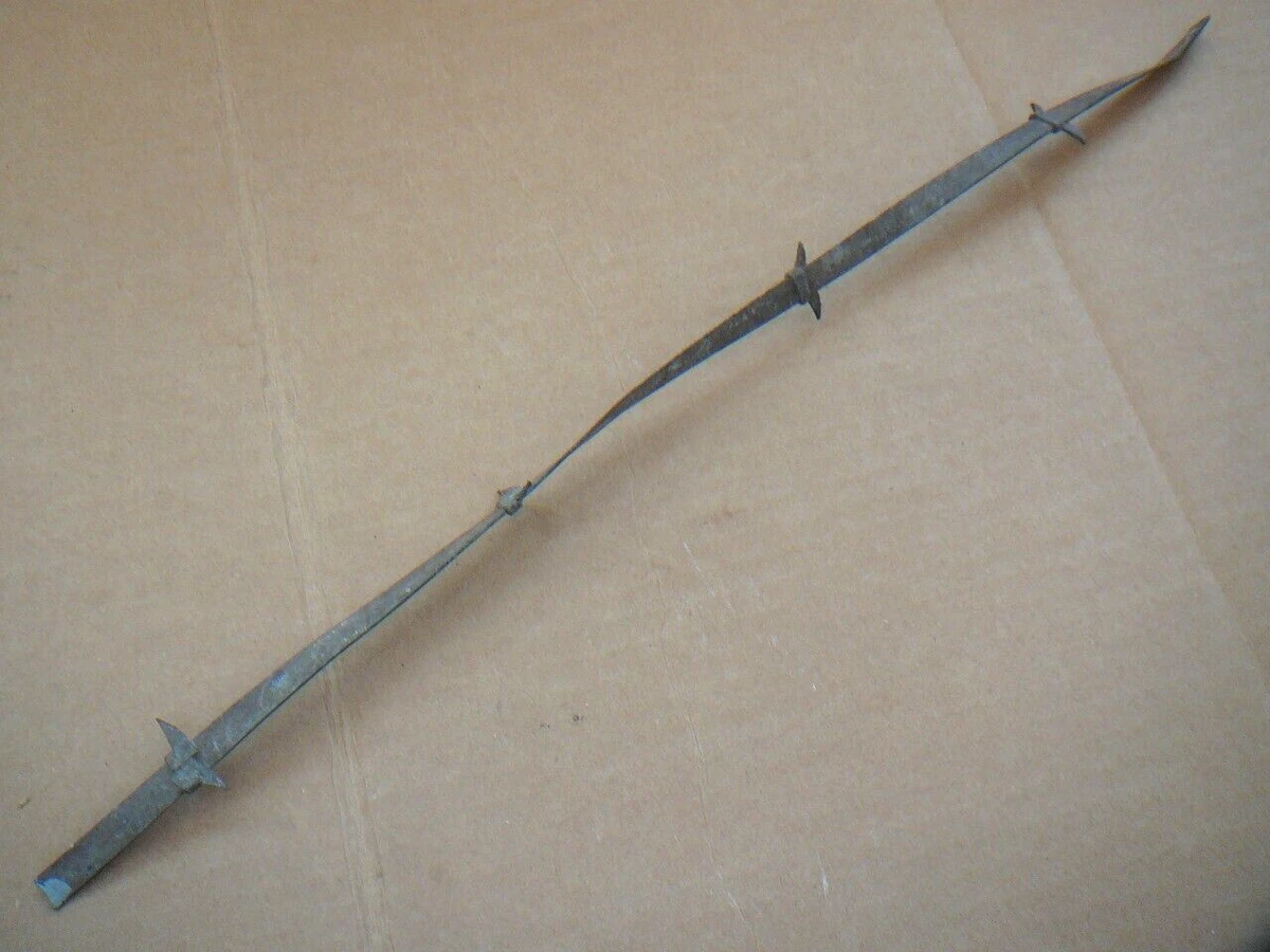 BRINKERHOFF S OPEN FACE or FACE CLAMP BARB on TWISTED RIBBON ANTIQUE BARBED WIRE