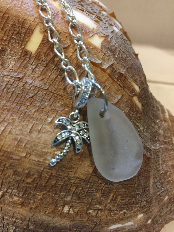 Кулон из хрустального белого морского стекла с подвеской в виде пальмы - Изображение 4 из 4