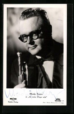 Schauspieler Macky Kasper mit Trompete, Original Autograph, Ansichtskarte 