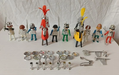 Playmobil Lot Chevalier vintage argent dont 2 a cheval + armes piece vaisselle - Photo 1/4