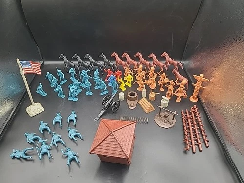 Vtg LOUIS MARX  & Co. Tin CARRY-ALL ACTION FORT APACHE PLAY SET 72pc MG