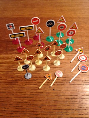 Pas Atlas Dinky Toys Panneau de signalisation d/'origine en plastique /& zamac