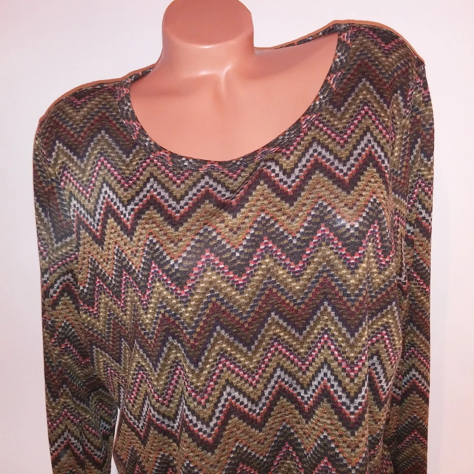 Blusa Sag Harbor Tejida Top 1X Verde Rojo Zig Zag Manga Larga Cuello Redondo Foto 3 de 4