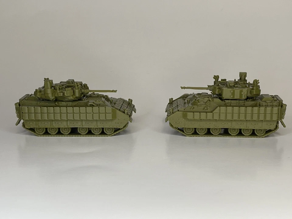 2 Pack - HO Scale - Bradley M2 Tank - Olive Green 1:87 Scale Mini Model Army - Image 2 of 4