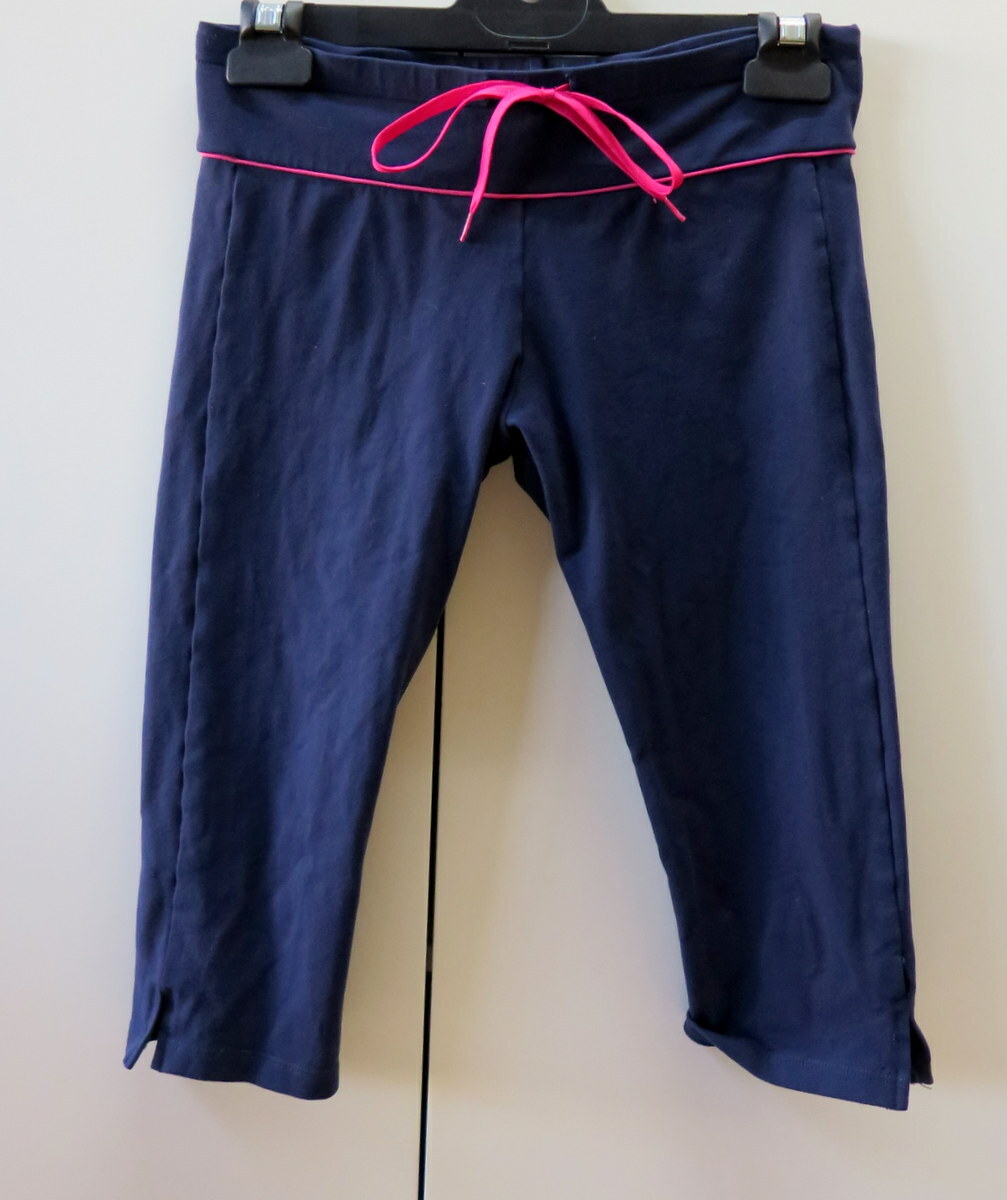 Stylish Navy 3/4 pants from Lorna Jane size S Gem