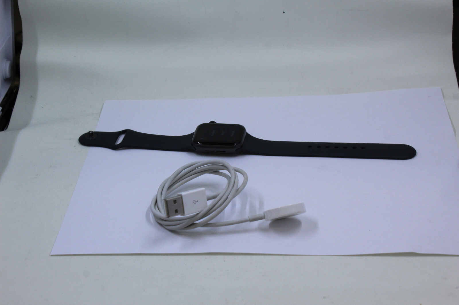 Apple Watch SE 40mm GPS + Cellular Space Gray Excellent Battery Life-image