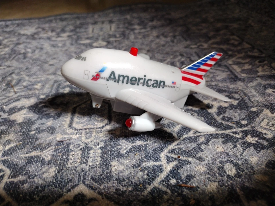 Avión de juguete retroceso American Airlines sonidos de trabajo luces Daron en todo el mundo Foto 4 de 4