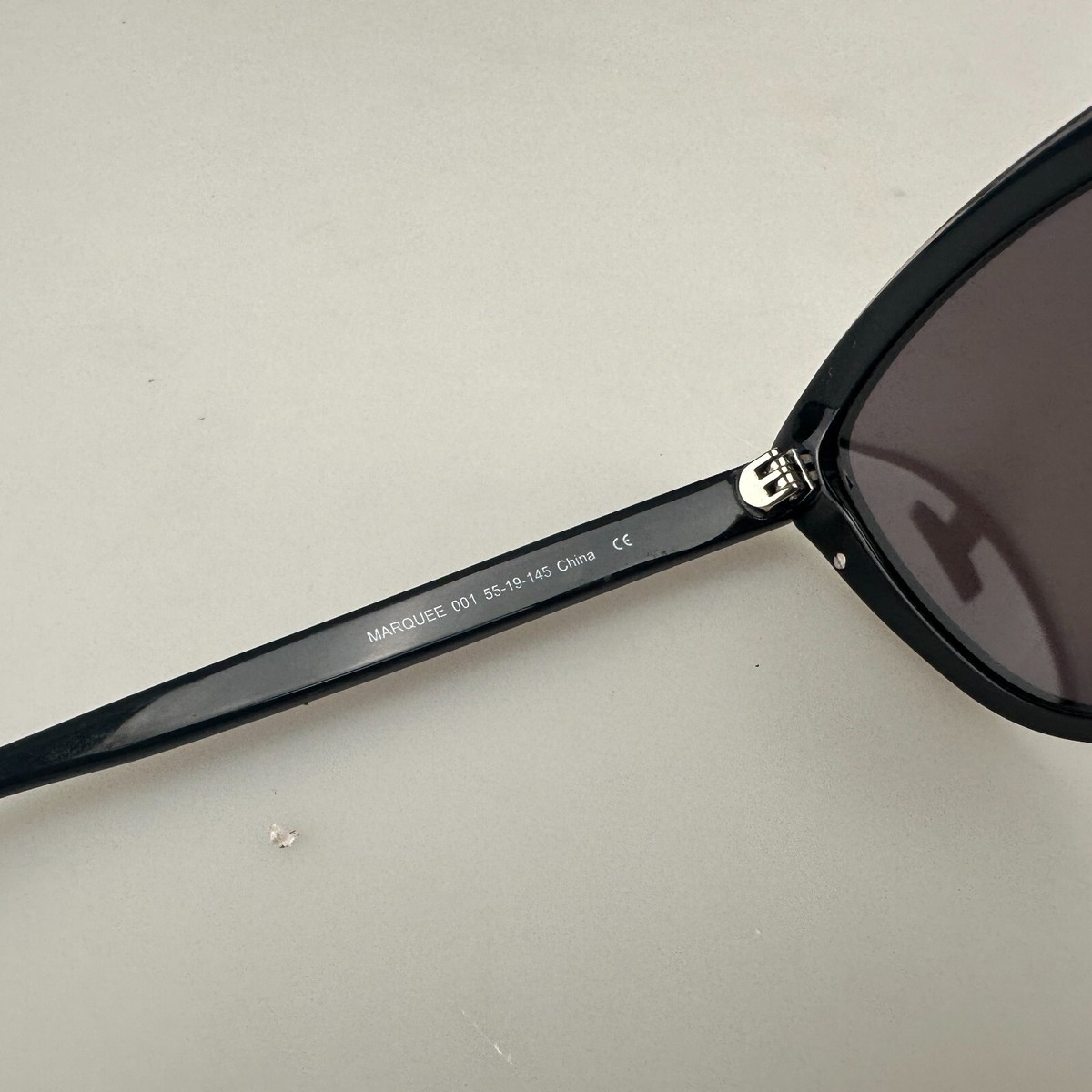 MVMT MARQUEE CAT EYE ACETATE SUNGLASSES GLOSSY BLACK/SILVER/GREY LENS With Case Mowa 01 2025 Bold Collection Black acetate frame Black  main image 4