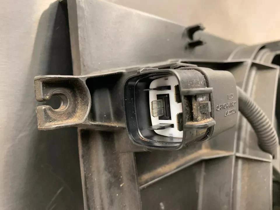 KIA SPORTAGE MK2 2008 2,0 CRDI motor radiador ventilador 25380-2Exxx Foto 4 de 4