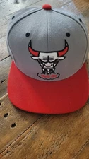 New oldstock Mitchell & Ness CHICAGO BULLS Windy City BULLS underbill Hat - OSFA