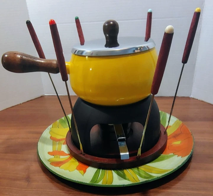 VTG New 2-Quart Porcelain Enamel Fondue Set Yellow M. Kamenstein 6 Fork  MCM  - Image 4 of 4