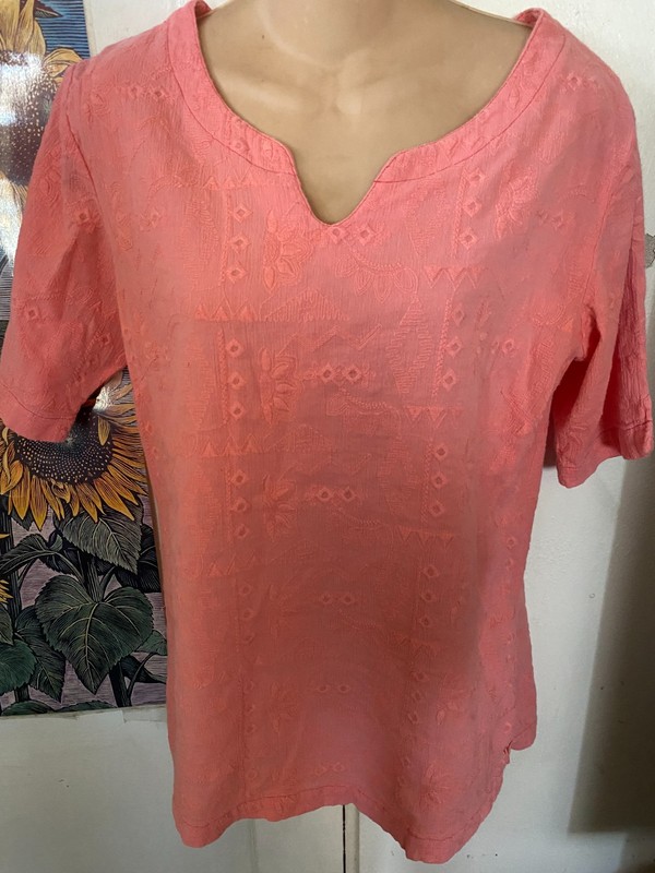 White Sierra Tunic Top in Coral - Sz M