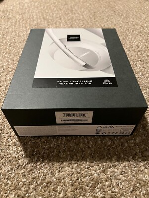 Bose Noise Cancelling 700 Bluetooth Headphones - Silver  BARELY USED.