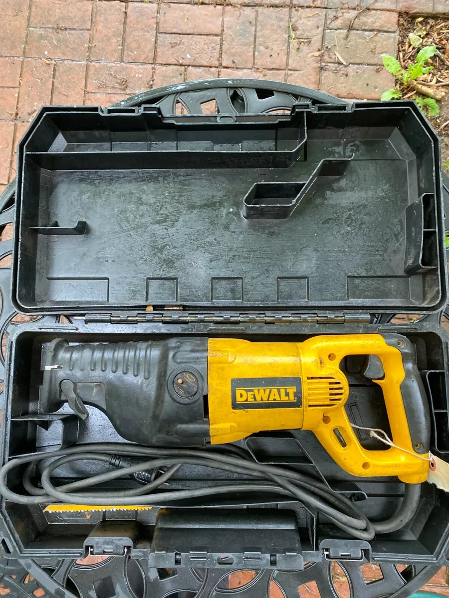 DeWalt DW311 Saw 13 Amp Heavy Duty Reciprocating Kit Corded Metal Wired w Case