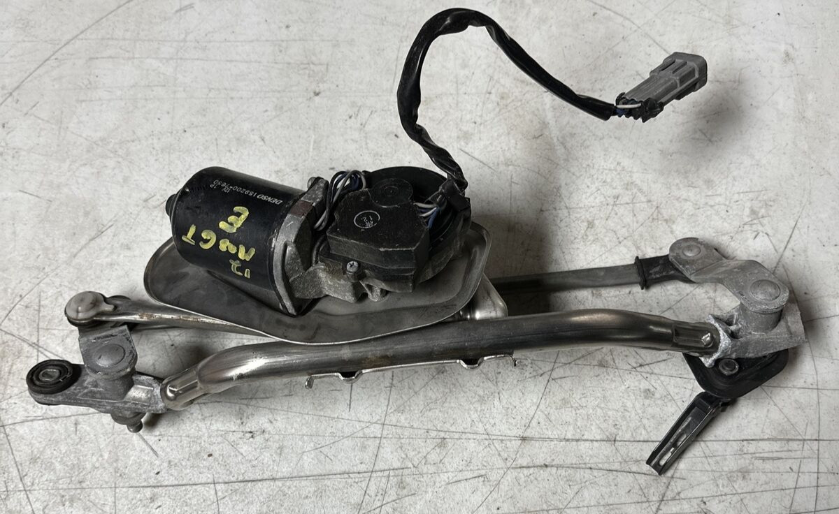 09-18Maserati Gran Turismo  Windshield Wiper Motor OEM