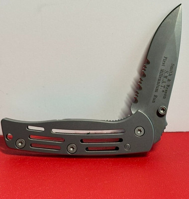 SMITH & WESSON SW3300S S.W.A.T. FIRST MILLENNIUM RUN SERRATED BLADE KNIFE - RARE