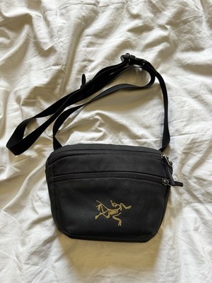 Arc'teryx 24K Black Mantis 1 Crossbody/Sling/Waistpack Bag