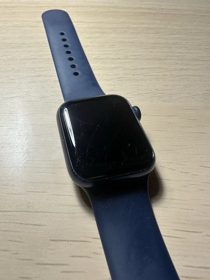 Apple Watch Series 6, photo 2 of 3