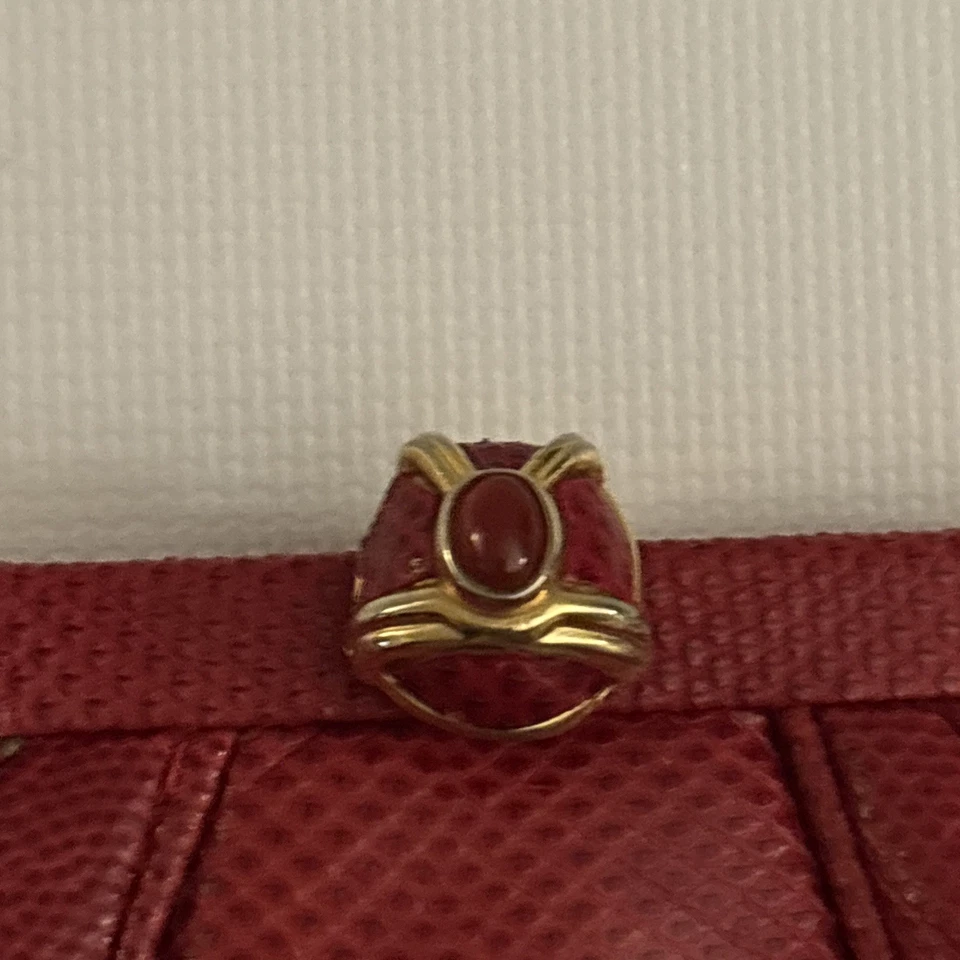 Bolso sin asas Judith Leiber rojo piel de serpiente noche piedras preciosas cadena torcida vintage Foto 3 de 4