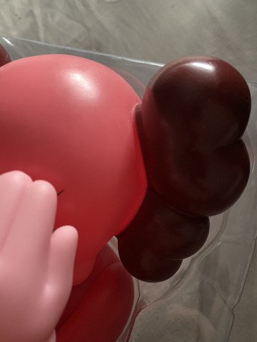 KAWS Passing Through Open Edition Vinyl Figure Blush Red 11” 2007 - Photo 15/24