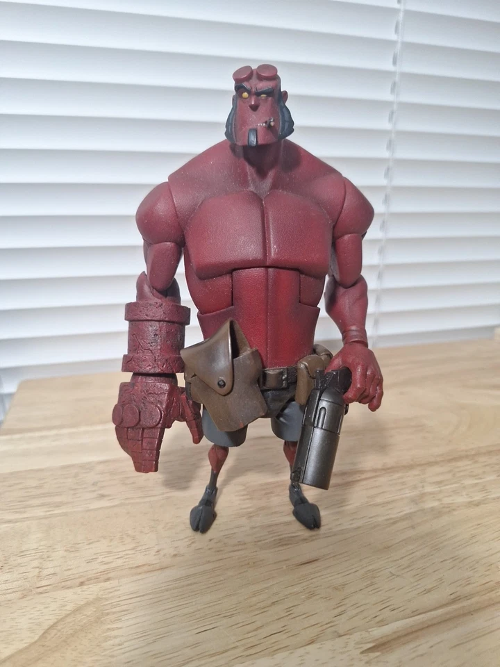 Hellboy Animated Deluxe Action Figure Gentle Giant 2007 Rare! With Gun, no Tail  - Image 2 of 4