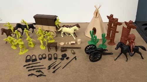 Vtg Marx Comanche Pass wagon, Lime green driver, settlers many other accessories