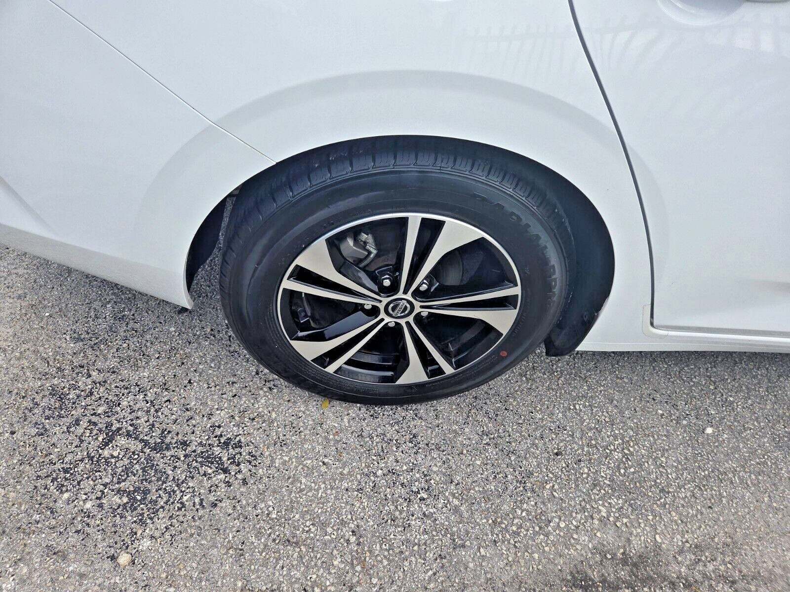 Nissan Sentra - Image 10