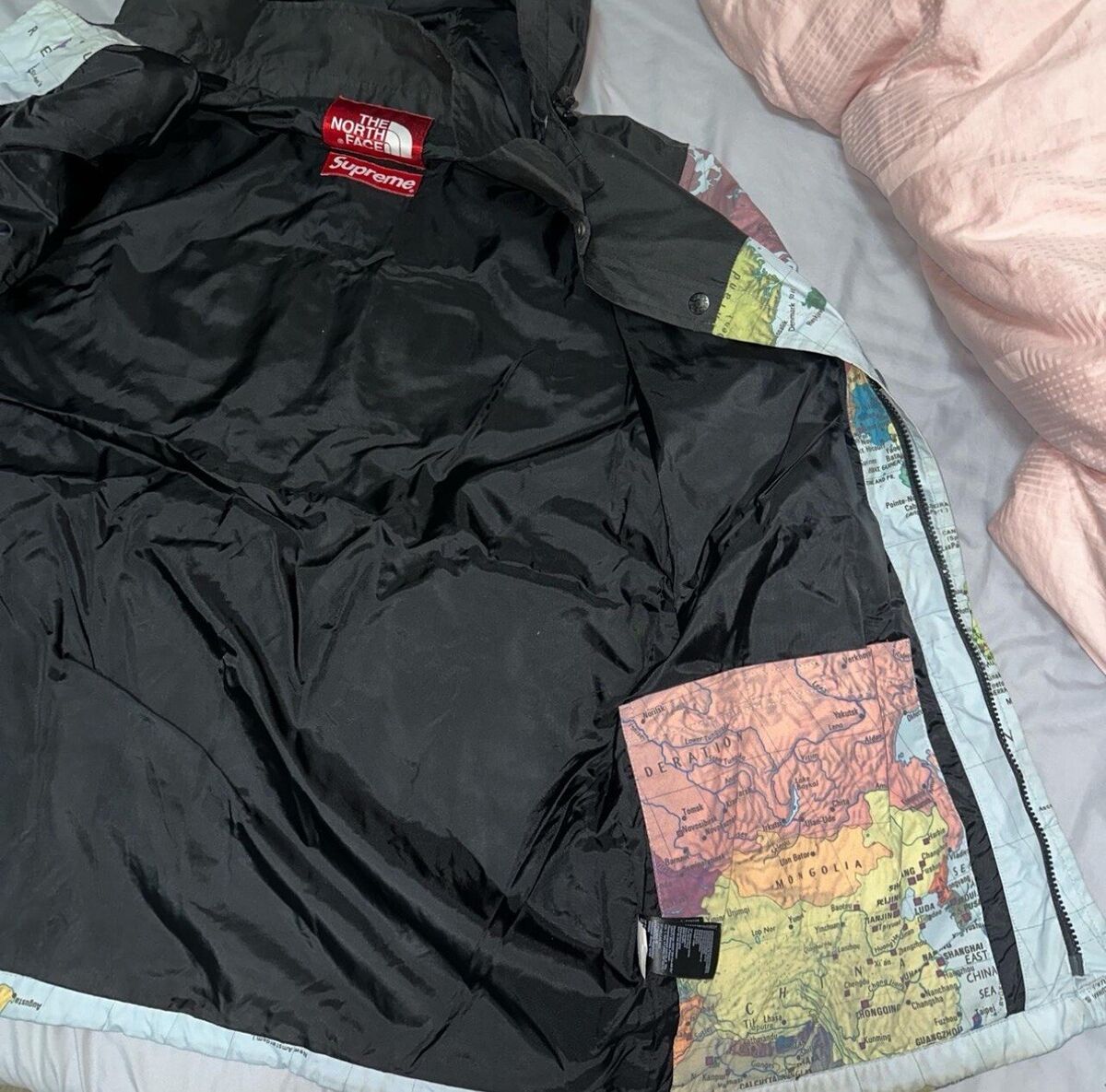 The North Face x Supreme 2014 Atlas Map Expedition Jacket The North Face x Supreme 2014 Atlas Map Expedition Jacket