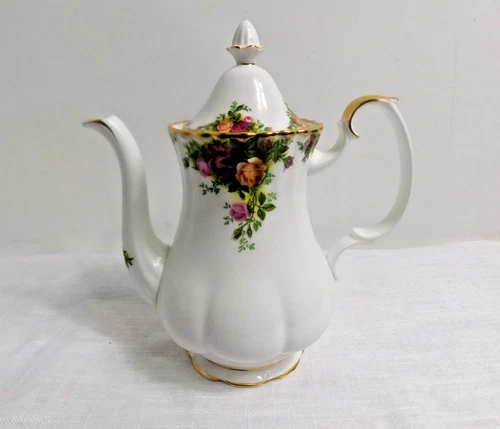 F7 - Royal Albert England Old Country Roses 5 Cup Coffee Pot