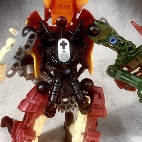 LEGO BIONICLE GLATORIAN MALUM