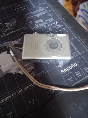 Canon Digital IXUS 40 Silver Compact Digital Camera Y2K Digicam 4MP CCD