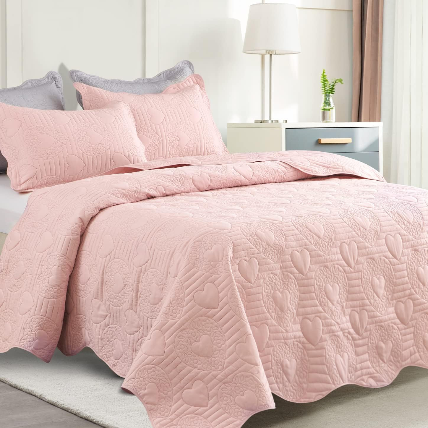 Twin/Twin XL Quilt Set 2 Pieces Light Pink Heart Pattern Reversible Microfiber