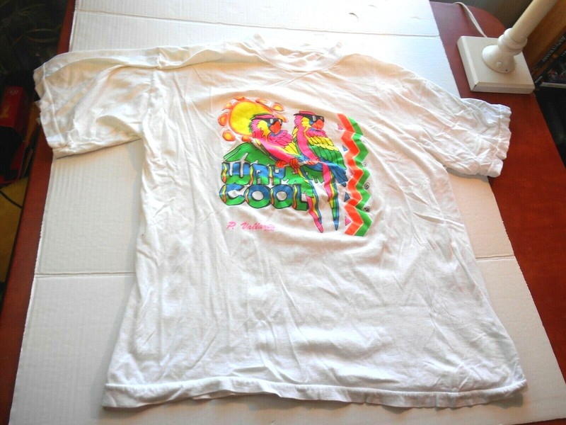 Vintage 90's Puerto Vallarta Mexico Neon Parrot Graphic T-Shirt Size M/L