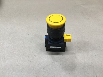 IDEC  HW-CB01/ HW-G01 Yellow Momentary Pushbutton #66D6*AD