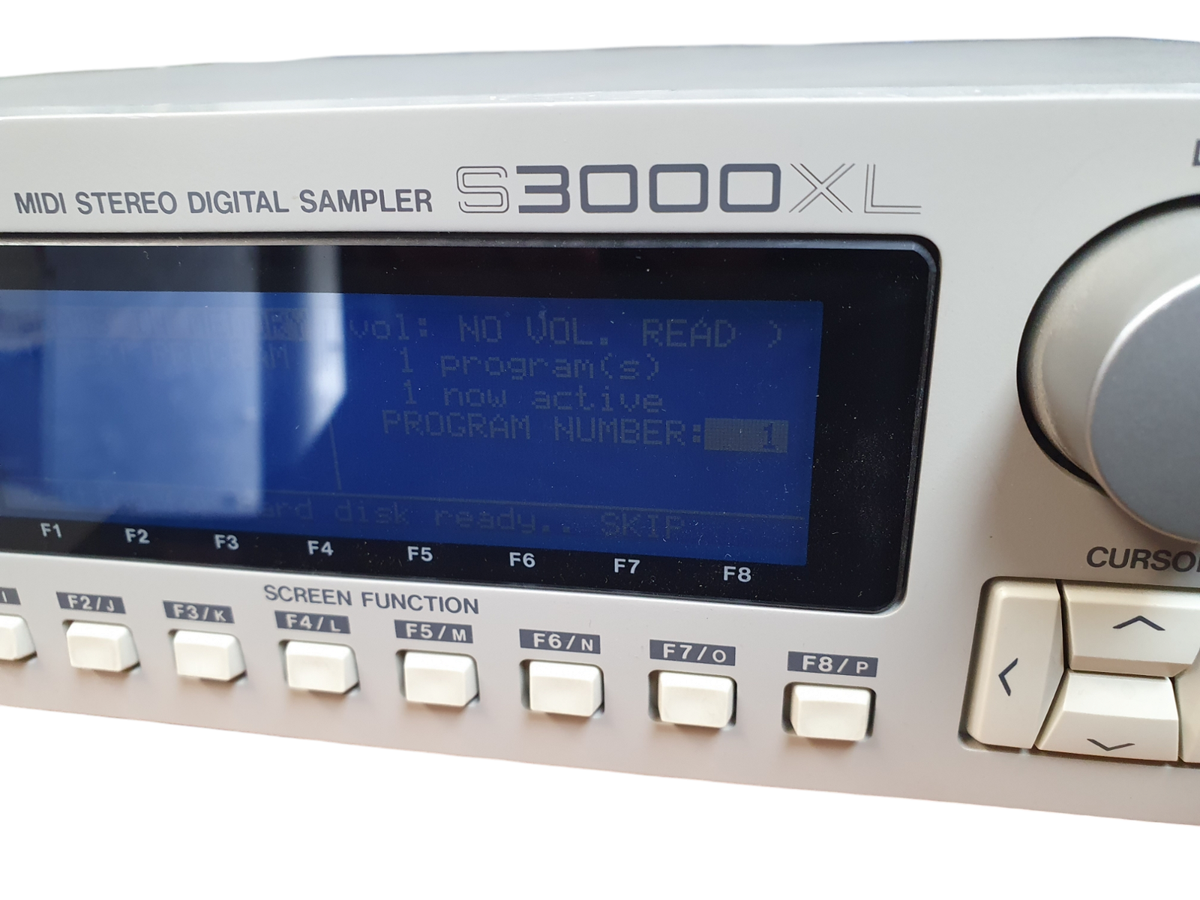AKAI S3000XL サンプラー s-l1200.png