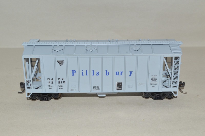 HO scale Walthers Pillsbury Flour airslide covered hopper car train MW KD's