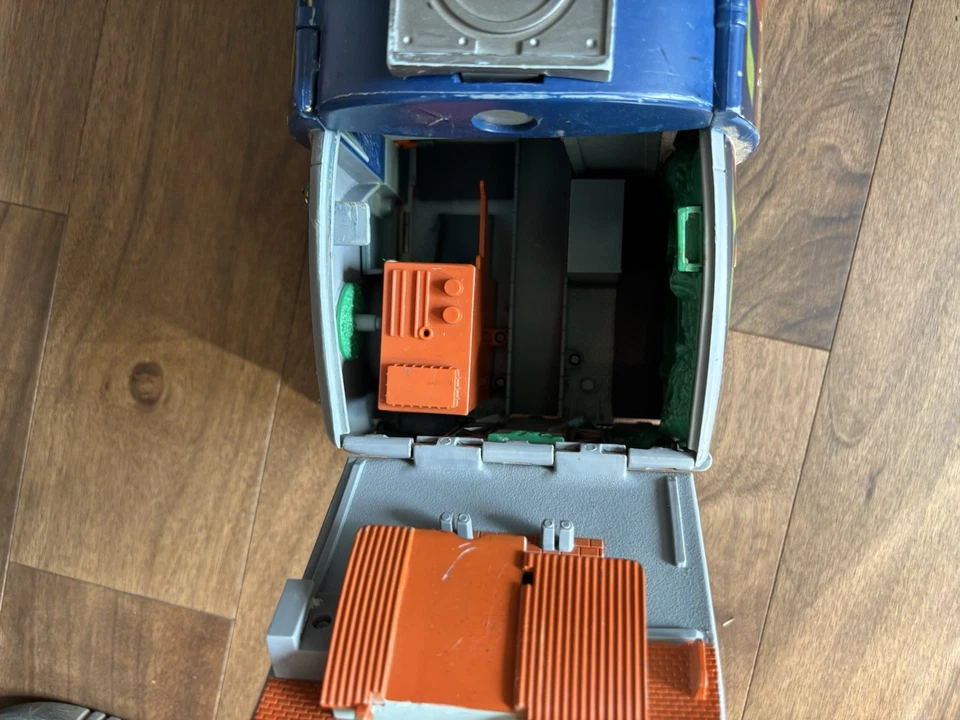 Vintage 2001 Micro Machines Super Stunt City Semi Tanker Truck Play Set Hasbro - Image 3 of 4