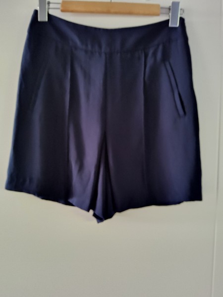ZARA BASIC LADIES NAVY BLUE DRESS SHORTS  SIZE M