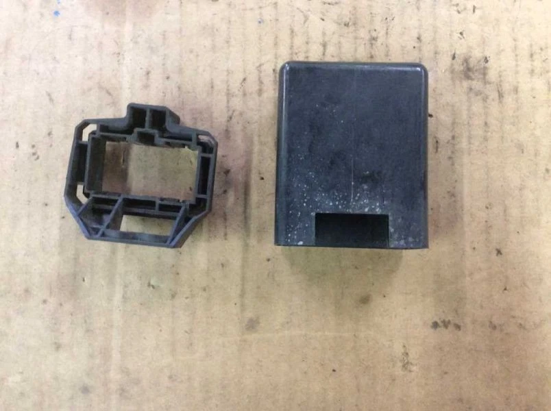 80 81 82 83 84 85 MERCEDES BENZ 300D 300CD 300TD CUBIERTA RELÉ ELÉCTRICO Foto 3 de 4