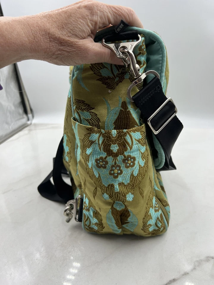 Mochila cuadrada con fondo de pepinillo Petunia bolsa de pañales brocado turquesa cambiador almohadilla Foto 3 de 4